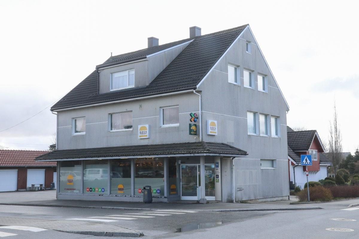 Bilde av bygget Bøen storkiosk ligger i - Klikk for stort bilete