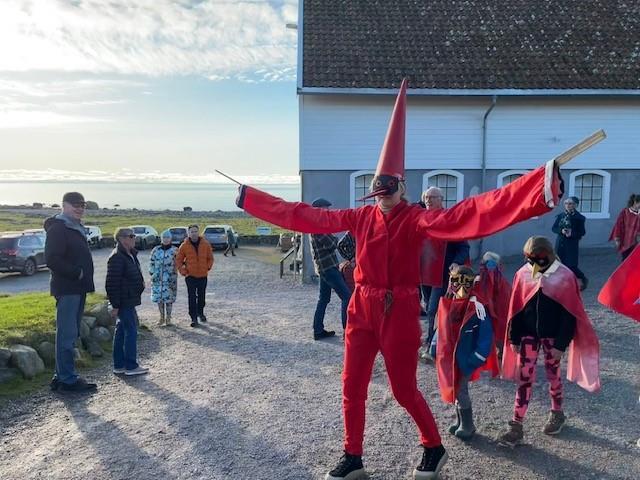 Fra aktivitetsverksted for barn med kunstner Karin Augusta Nogva - Klikk for stort bilete