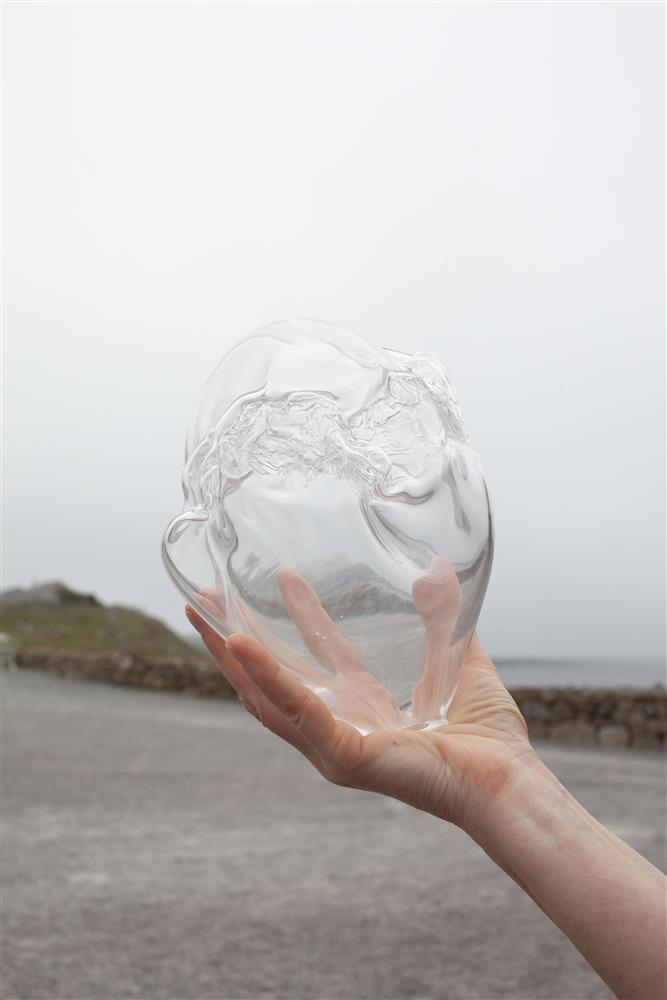 Gruppeutstilling med tittel OMSORG / CAREFUL med tema glass - Klikk for stort bilete