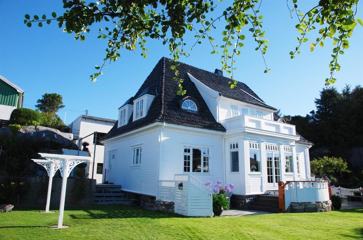 Hus i Jugendstil med hage - Klikk for stort bilete
