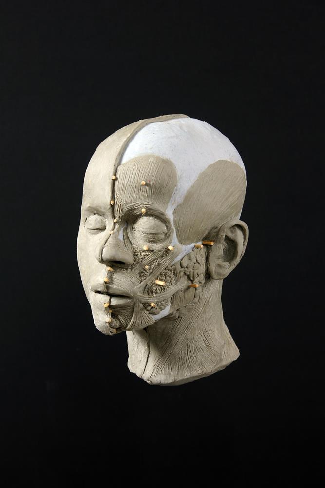 Viser arbeidet med å lage modellen av Vistegutten av modellmaker Oscar Nilsson - Klikk for stort bilete